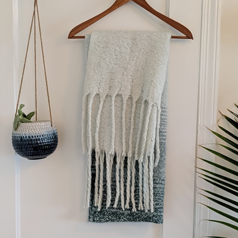 Blue ombre large wrap - Picture 2 of 4